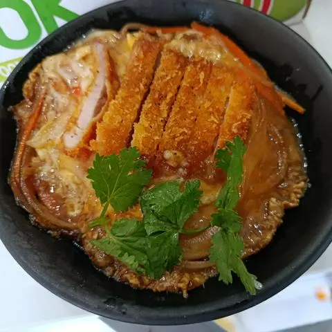 Hình ảnh Cơm thịt heo sốt trứng