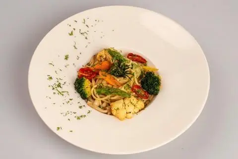 Hình ảnh Fresh veggie spaghetti with olive sauce