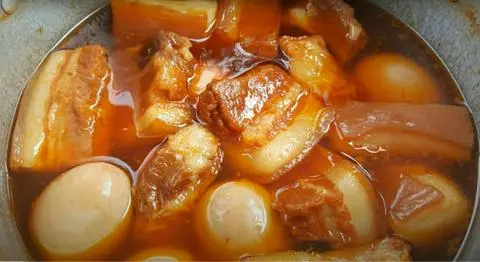 Hình ảnh THỊT KHO TRỨNG NƯỚC DỪA