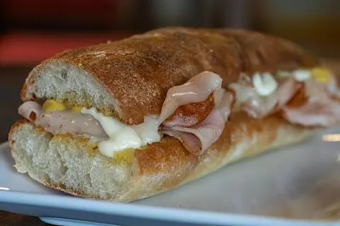 Hình ảnh The Mortalove - Bánh mì mortadella và phô mai