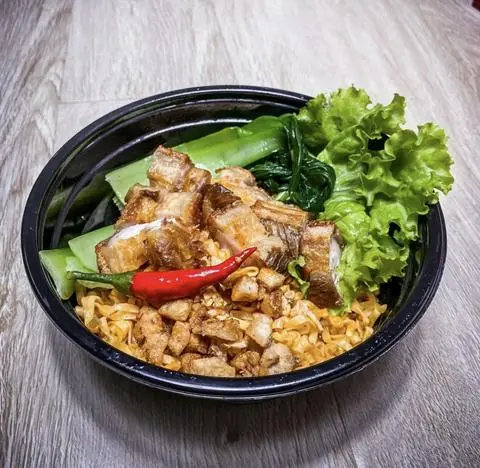 Hình ảnh Mì Trộn Sate Chả Cá Chiên Giòn+ Canh soup+ Tặng Ly Trà Tắc