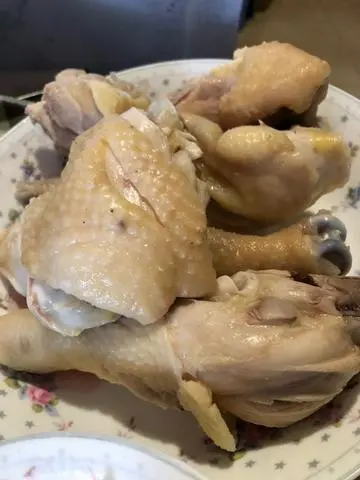 Hình ảnh Thêm 1 đùi gà luộc