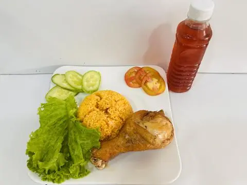 Hình ảnh Cơm Gà Xối Mỡ Nhỏ + Sâm nhà nấu