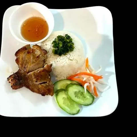 Hình ảnh Cơm tấm đùi gà cánh quạt nướng