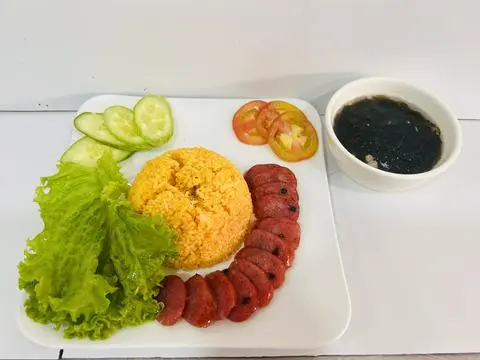 Hình ảnh Cơm Lạp Xưởng Khìa Nước Dừa + Canh Rong Biển 