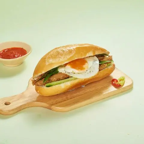 Hình ảnh Bánh mì chả cá ốp la