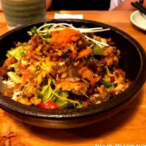 Hình ảnh Salmon skin salad