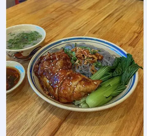 Hình ảnh Miến trộn gà quay