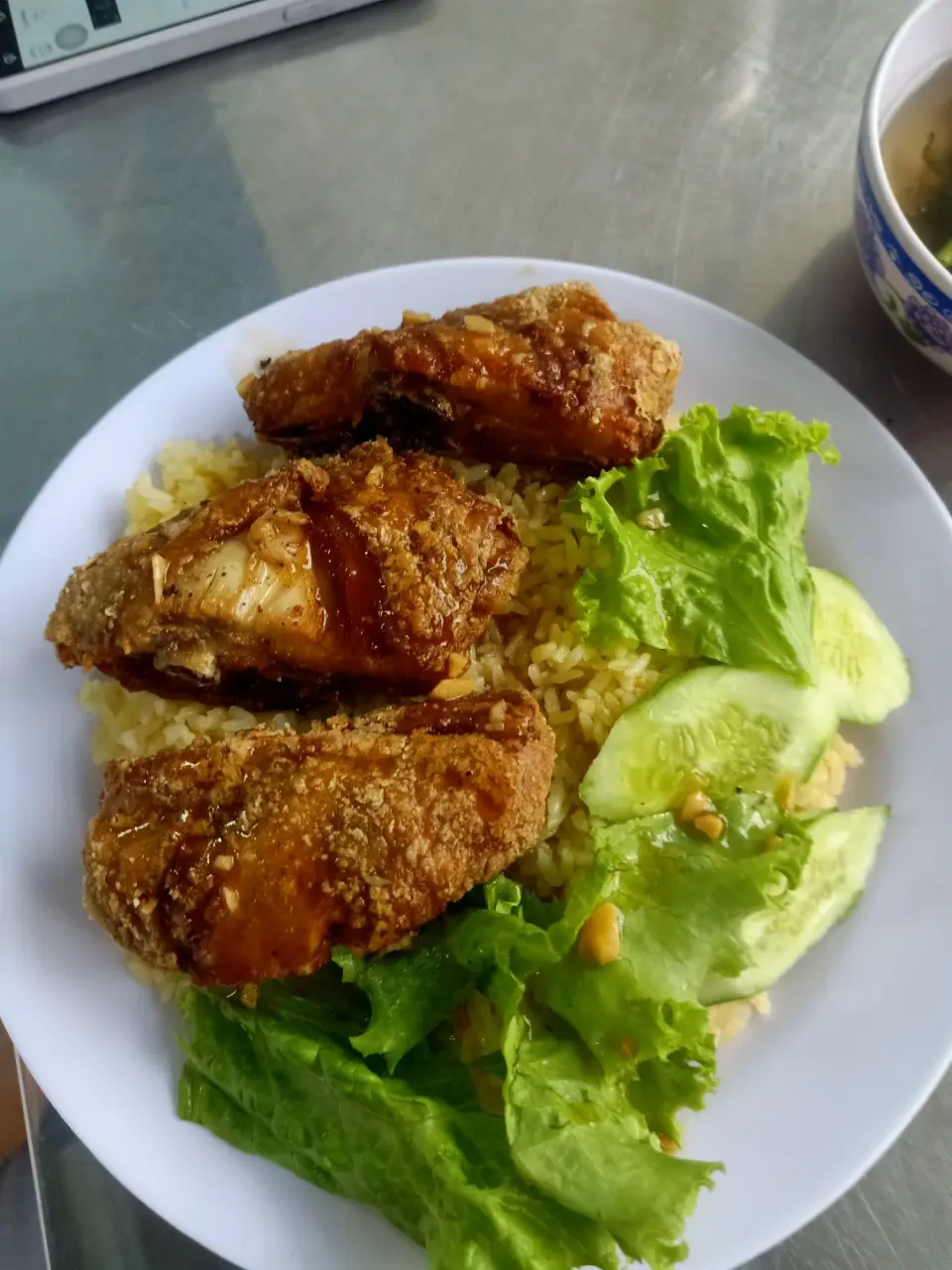Hình ảnh cơm chiên ức gà giòn 