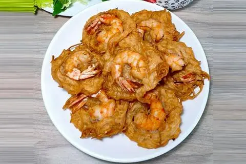 Hình ảnh Bánh Tôm Thêm