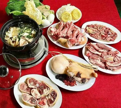 Hình ảnh Lẩu Ngọc Dương Tiềm Thuốc Bắc(Xương Ống Tuỷ-Khửu-Đuôi)