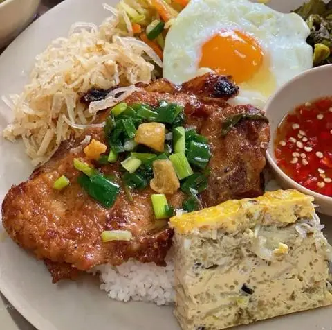 Hình ảnh Cơm sườn và chả