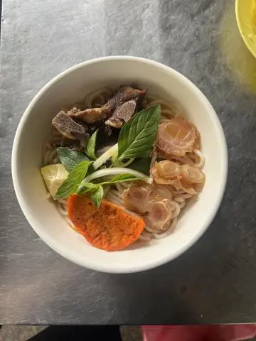 Hình ảnh Bún bò gân sụn chả