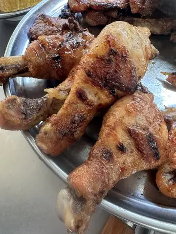 Hình ảnh Cơm Đùi Gà Nướng Mật Ong