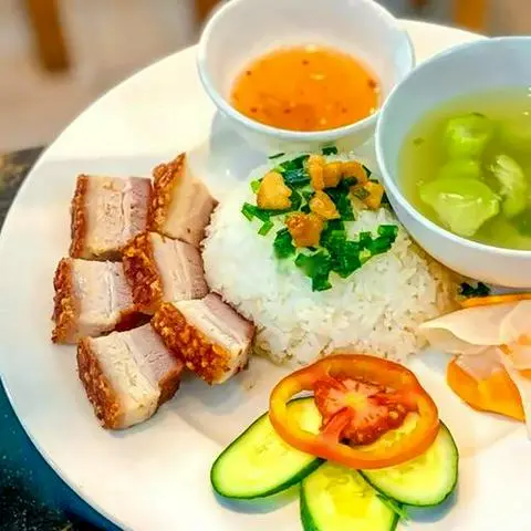 Hình ảnh Cơm tấm heo quay đình ký