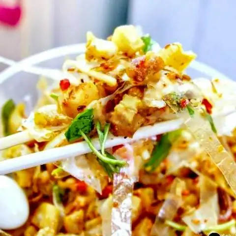 Hình ảnh Bánh tráng trộn thập cẩm tép mỡ