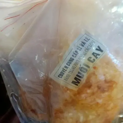 Hình ảnh  Bánh tráng muối cay 