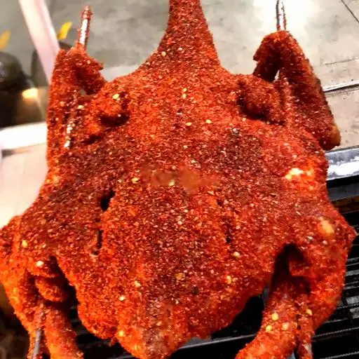 Hình ảnh Gà ớt siêu cay kèm đồ chua dưa leo & 2 bánh mì