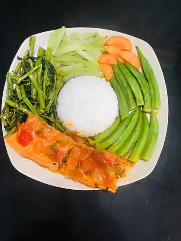 Hình ảnh cơm chay thập Cẩm + đậu hũ sốt cà chua 