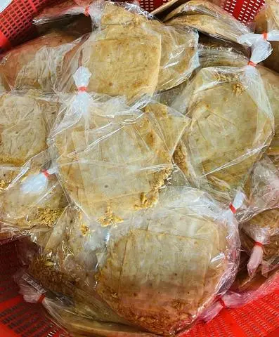 Hình ảnh Bánh tráng muối nhuyễn tỏi