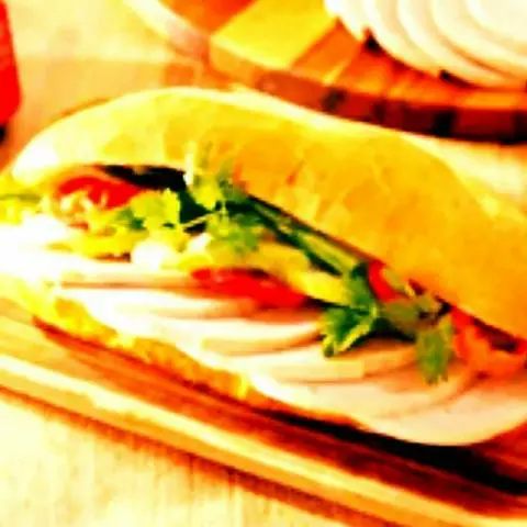 Hình ảnh Bánh mì chả lụa muối tiêu đặc biệt
