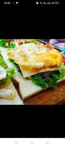 Hình ảnh Sandwick xốt mayonnaise chà bông kẹp tôm trứng