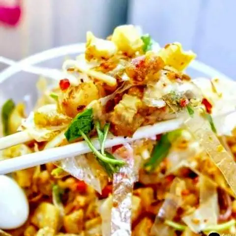 Hình ảnh Bánh tráng trộn tép mỡ cay