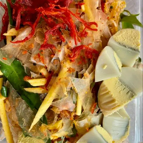 Hình ảnh Bánh tráng trộn dẻo xâu cô Bông