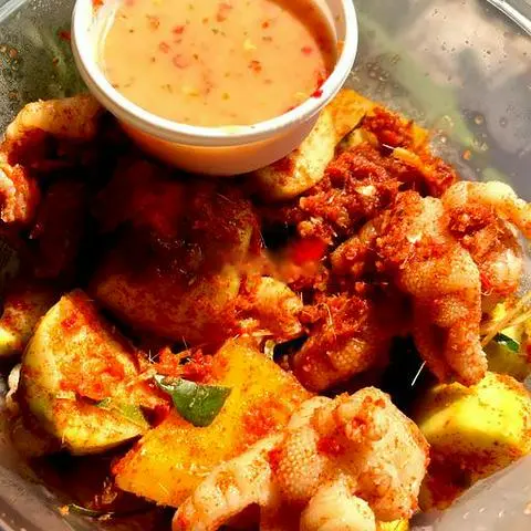 Hình ảnh Chân gà rút xương sốt thái - hộp 500gr