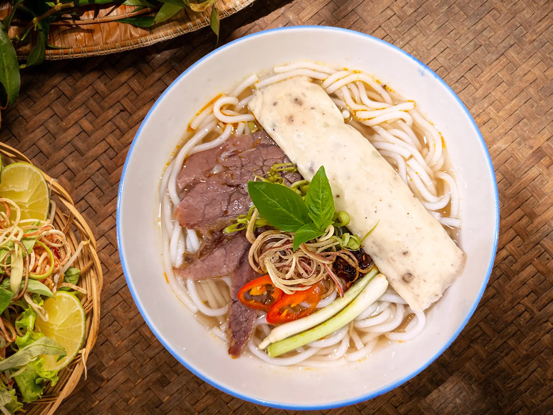 Hình ảnh Bún Bò Tái Nạm Chả