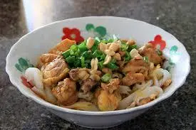 Hình ảnh MÌ QUẢNG GÀ SƯỜN 
