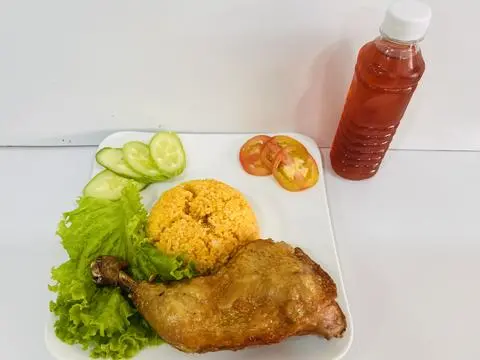 Hình ảnh Cơm Gà Xối Mỡ Lớn + Sâm nhà nấu