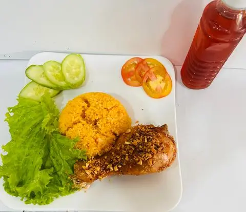 Hình ảnh Cơm Gà Sốt Mắm Tỏi Nhỏ + Sâm nhà nấu