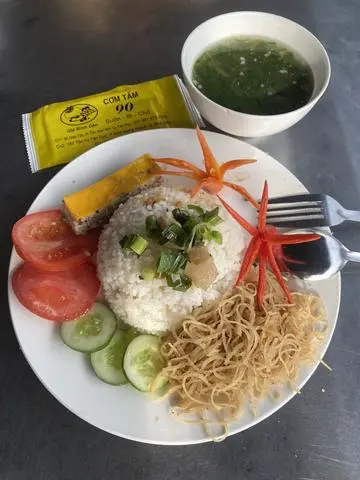 Hình ảnh Cơm-bì-chả