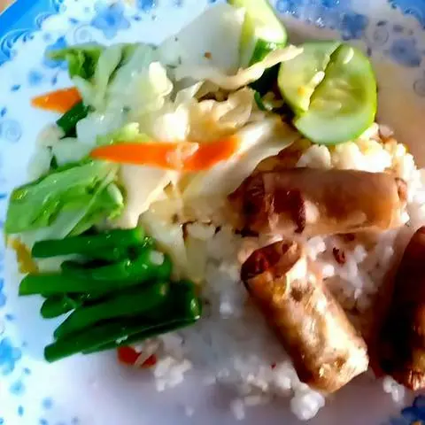 Hình ảnh Cơm chả giò chay