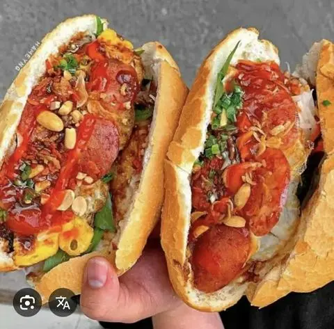 Hình ảnh Bánh mì lạp xưởng nướng đá