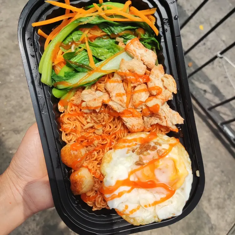 Hình ảnh Mì trộn gà xé