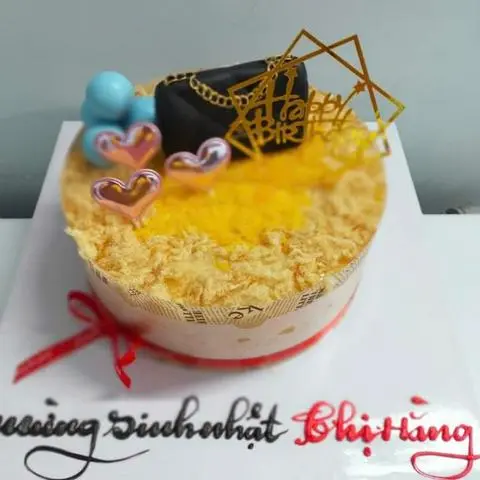 Hình ảnh Bánh Kem Bông Lan Trứng Muối gắn túi xách quả châu 20cm 