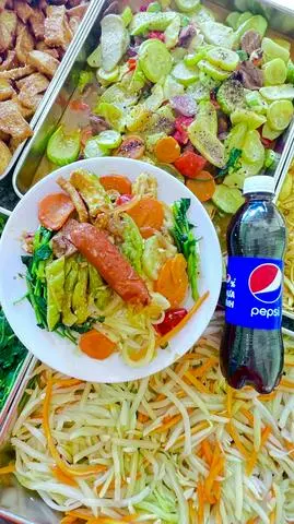 Hình ảnh Cơm chay thập cẩm xúc xích - 1 chai pepsi