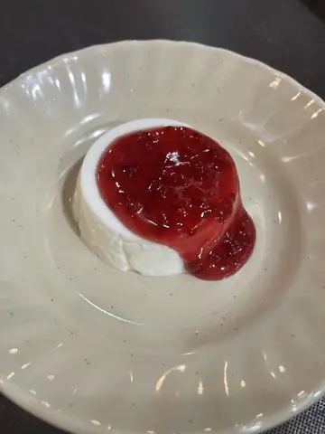 Hình ảnh Panna cotta phúc bồn tử