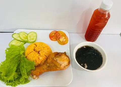 Hình ảnh Cơm Gà Xối Mỡ Nhỏ + Canh Rong Biển + Sâm nhà nấu
