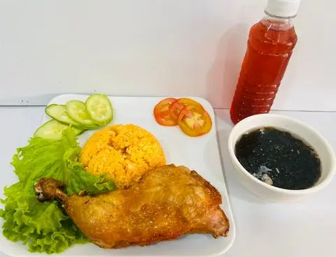 Hình ảnh Cơm Gà Xối Mỡ Lớn+ Canh Rong Biển + Sâm nhà nấu
