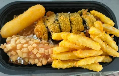 Hình ảnh gymbap chiên + phô mai que + Bánh mì phô mai + khoai tây lắc 