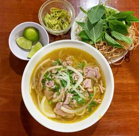 Hình ảnh bún bò tái chả