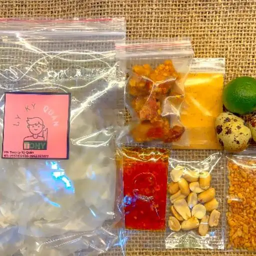Hình ảnh Bánh tráng muối nhuyễn sa tế tỏi phi tóp mỡ