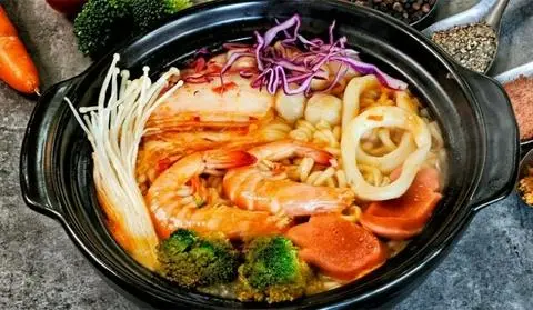 Hình ảnh Mì cay hải sản