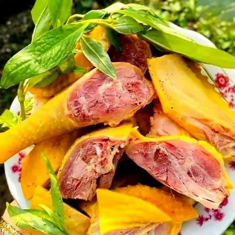 Hình ảnh Nửa con gà ủ muối 550g-600g