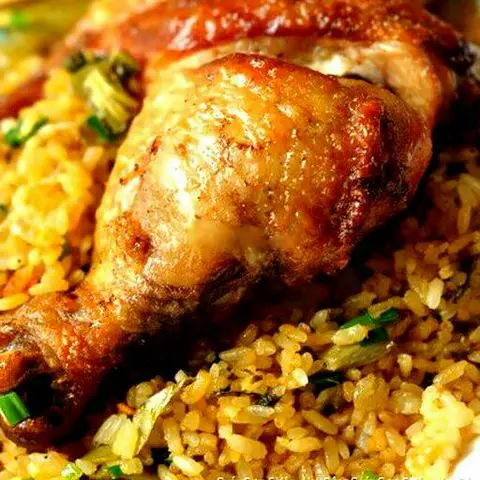 Hình ảnh Cơm chiên dương châu đùi gà