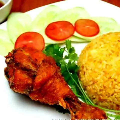 Hình ảnh Cơm chiên gà đùi