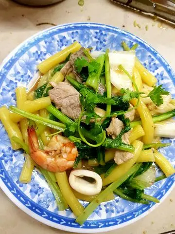 Hình ảnh Nui xào thập cẩm